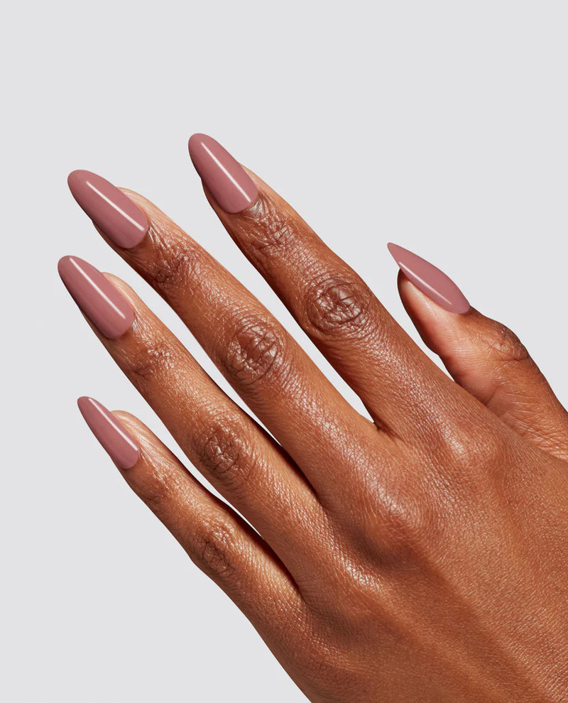 OPI Dip Powder DP E41 Barefoot in Barcelona