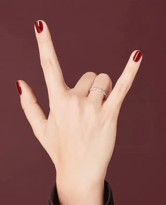 OPI Gel Color GCT W52 Có màu đỏ buồn